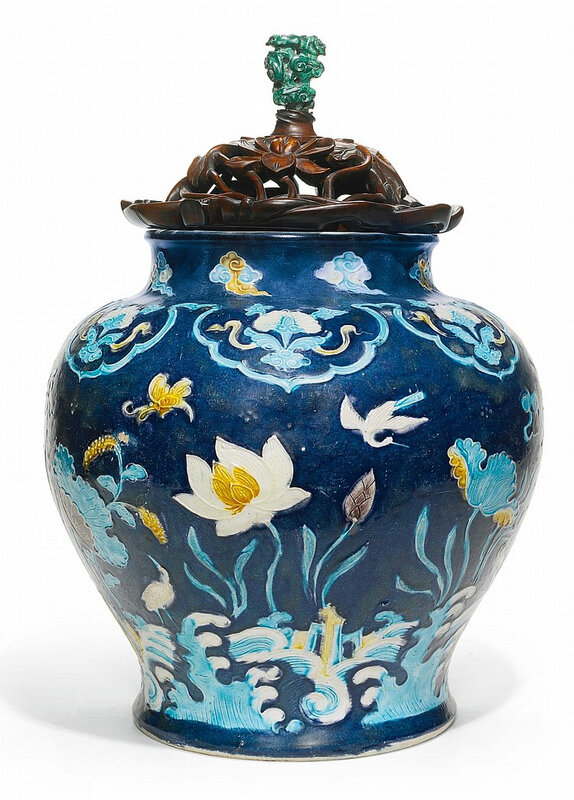 A large Fahua 'Lotus and egret' jar, Ming dynasty, 16th century