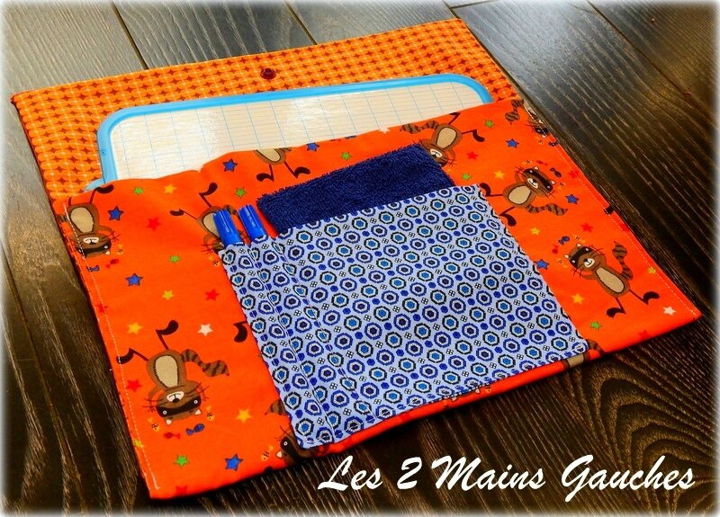 pochette à ardoise orange avec ratons laveurs