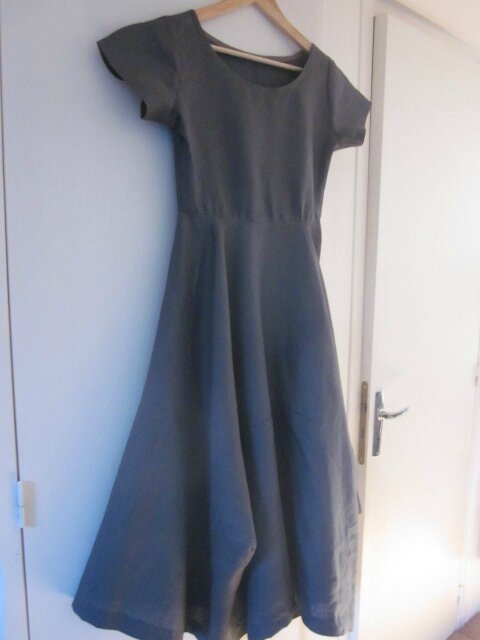 Robe EULALIE en lin gris anthracite - taille 38 (1)