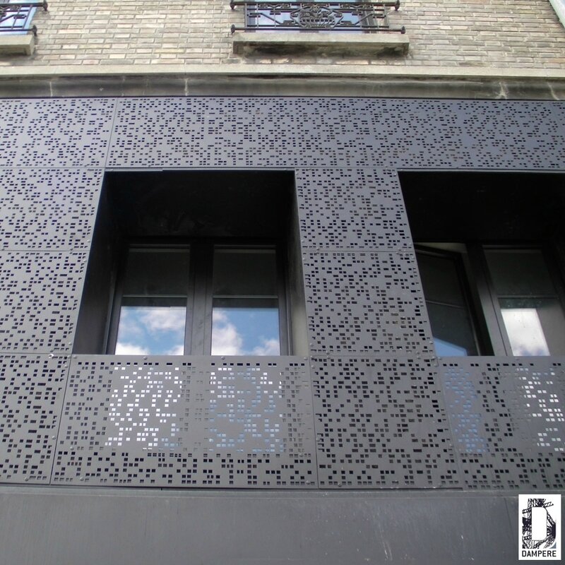 540b074ab3108_tole-perforee-chantier-facade-noire