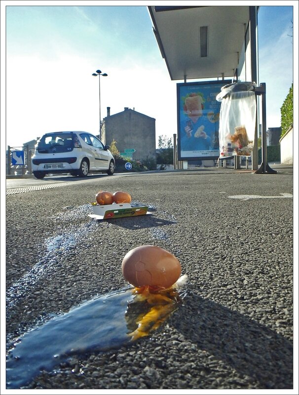 ville oeufs cassés route abribus 102015