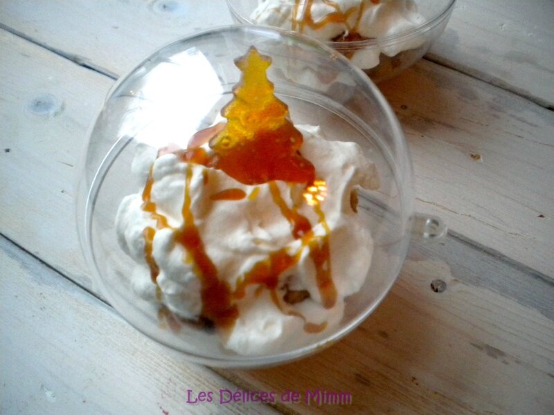 Boule de Noël aux pommes flambées, sablés et caramel au beurre salé