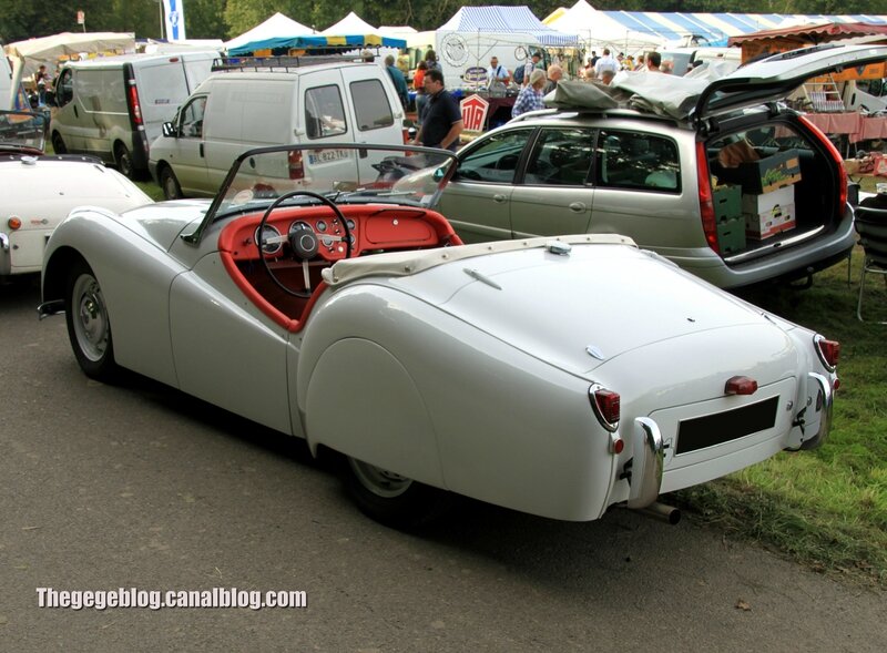 Triumph TR2 roadster (1953-1955)(32ème Bourse d'échanges de Lipsheim) 02