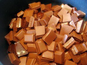 Chocolat en train de fondre sur feu doux
