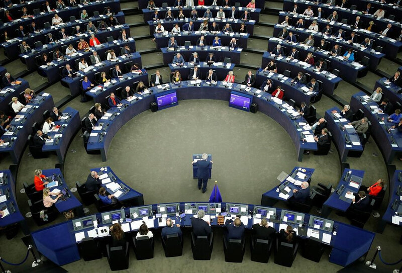 1063396-european-commission-president-juncker-addresses-the-european-parliament-during-a-debate-on-the-state