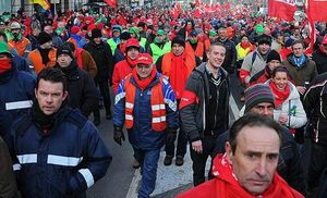les-travailleurs-descendent-dans-la-rue-face-a-la-crise-_trt-francais-6974