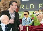 191265_cast_members_mickey_rooney_l_and_jason_segel_2nd_l_talk_to_the_muppets