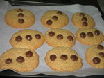 Gros_cookies_aux_boules_kitkat_et___la_farine_T110_007