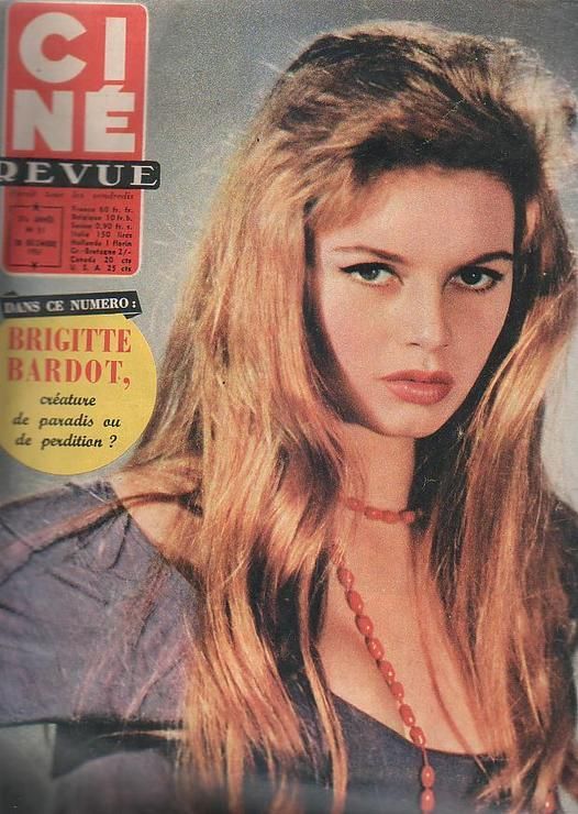 1956-studio-collier_rouge-010-2-mag