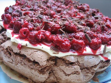 Meringue_au_chocolat_et_framboises_001