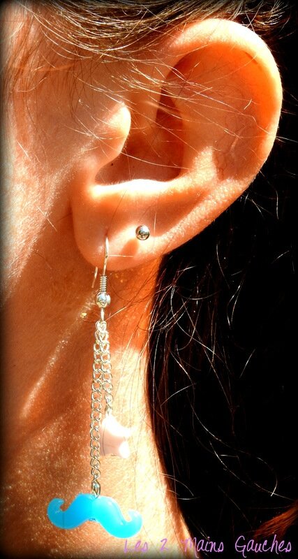 boucles d'oreille avec moustache turquoise et étoile blanche