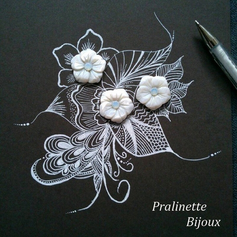 dessin-carte-bijou-nacre-mandala-doodle-zentagle-pralinette-bijoux-trio-fleurs-de-nacre