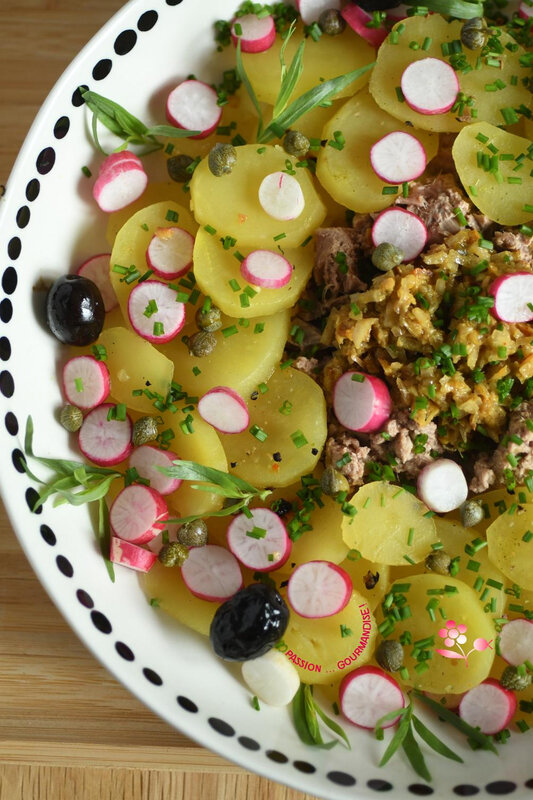 Salade pommes de terre, thon, radis & sauce aux achards de légumes-échalote