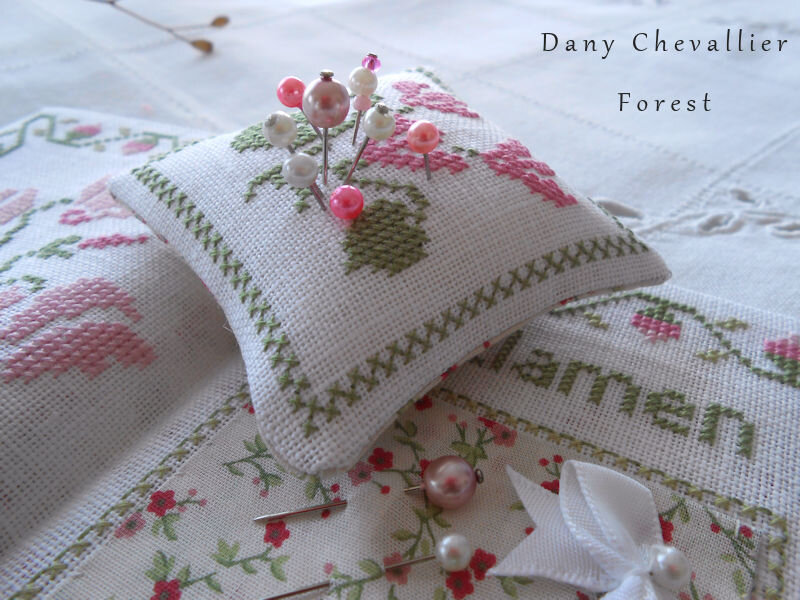 cyclamen coussin épingles