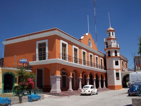 800px_PalacioMunicipal_San_Pablo_Villa_de_Mitla_Oaxaca_Mexico