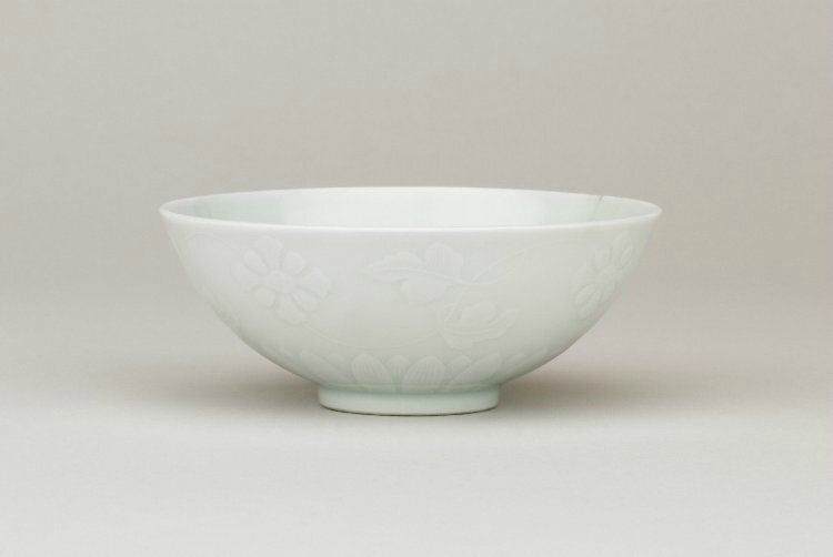 Bowl with a flower scroll, design and border of chrysanthemum petals, Yongzheng underglaze-blue six-character marks within double circle and of the period (1723-1735)