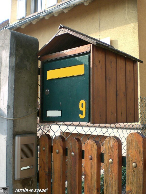 Boîte aux lettres habillée d'un Chalet en Alsace