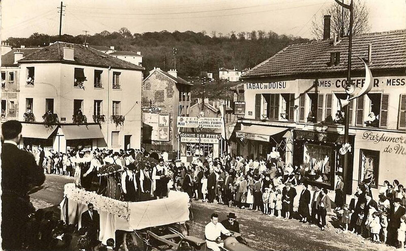 CPSM Chaville 1er mai Fête du muguet