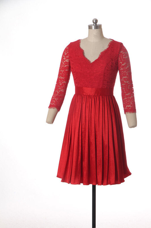 Robe-courte-rouge-avec-manches-mi-longue-dentelle