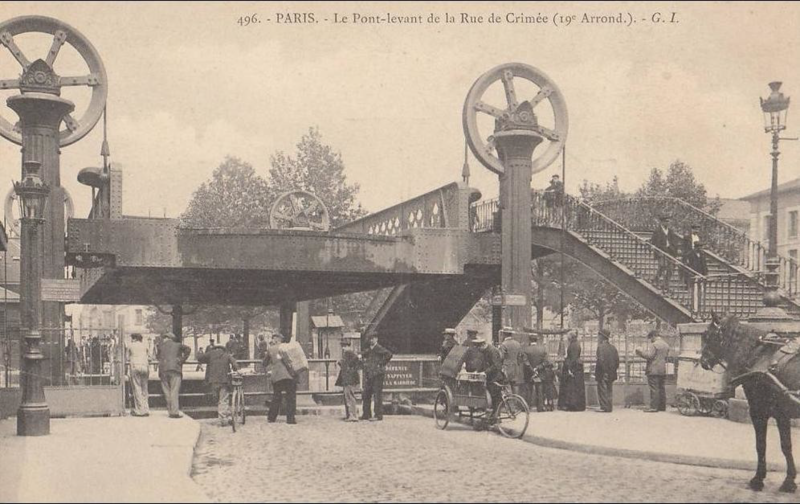 Le pont levant de la rue de Crimée, Canal Saint-Martin, Paris