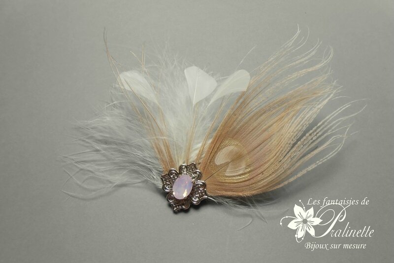 pince-cheveux-carlyne-plumes-plume-de-paon-cabochon-en-cristal