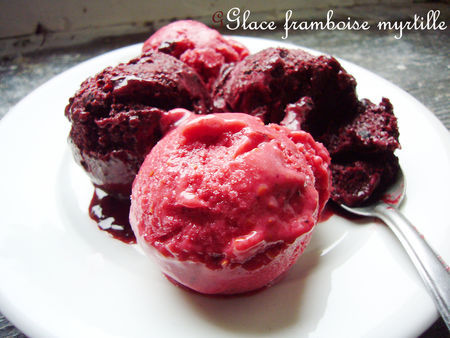 Glace framboise myrtrille