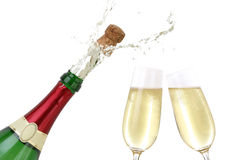 champagne-éclaboussant-hors-de-la-bouteille-34448197