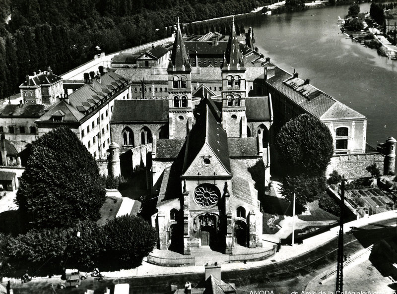 4: Collégiale Notre-Dame dans son environnement vers 1960