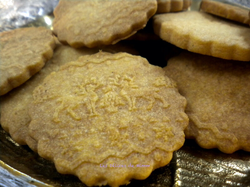 Biscuits de Noël avec un rouleau à motif 2