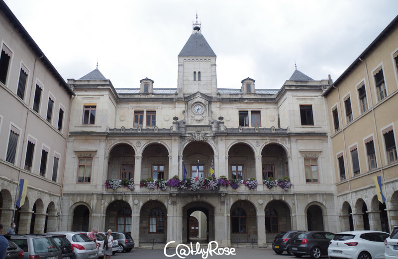 && Hôtel de Ville