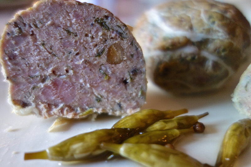 caillettes - boutons d'ail des ours au vinaigre et aux épices