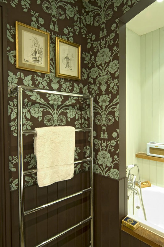 Green-Brown-Wallpaper-Bathroom-_700x1054-635x956