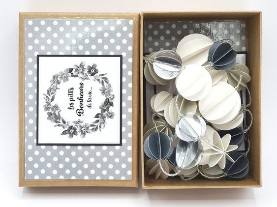 guirlande papier blanc et gris vanillejolie