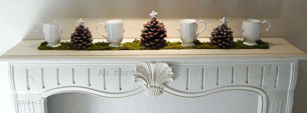 Pommes de pin et mugs Noël 2012 copie