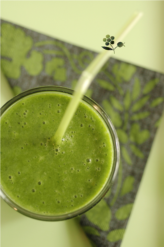 Smoothie vert détox banane, mangue, orange, roquette, épinard_3