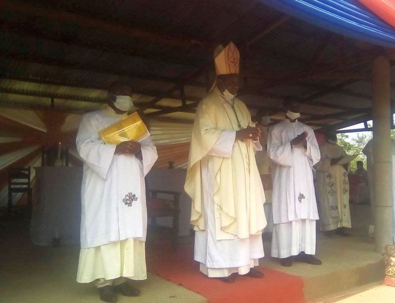 Mgr Placide Lubamba accueille Apollinaire Kalem_2