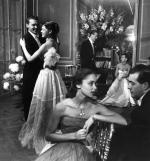 1950-VOGUE_sitting-paris-par_robert_doisneau-bal_debutantes-BB_en_jacques_fath-023-1
