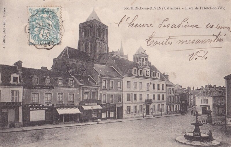 St-Pierre-sur-Dives (Calvasdos) - Place de l'Hotel de Ville