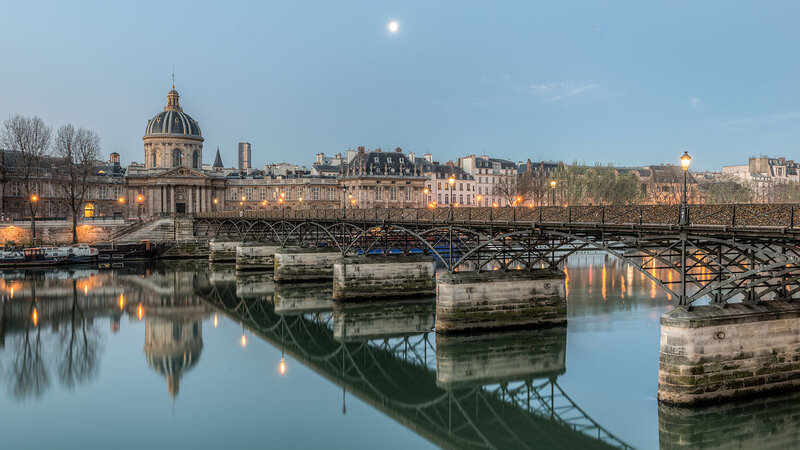 Pont_des_Arts,_6e_Arrondissement,_Paris_(HDR)_20140320_1