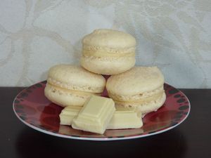 macarons-au-chocolat-blanc-10274657emtax