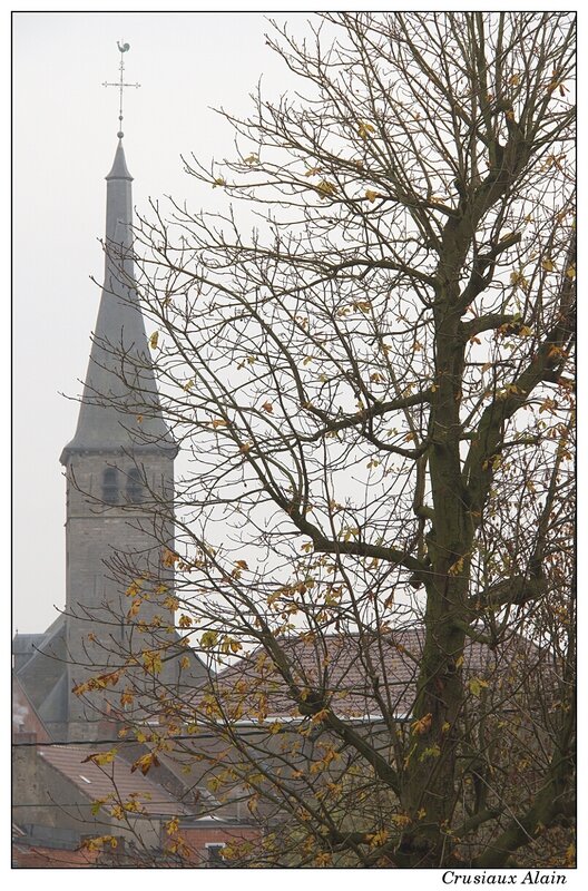 l'église au milieu du village