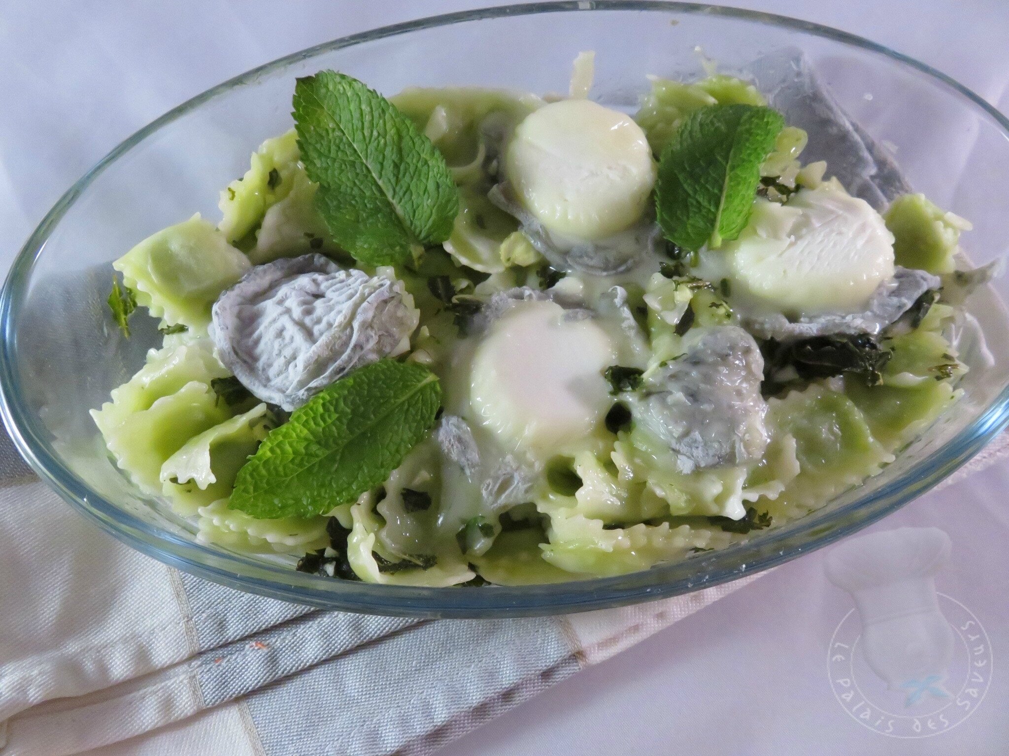 Gratin de ravioles, chèvre, menthe et basilic