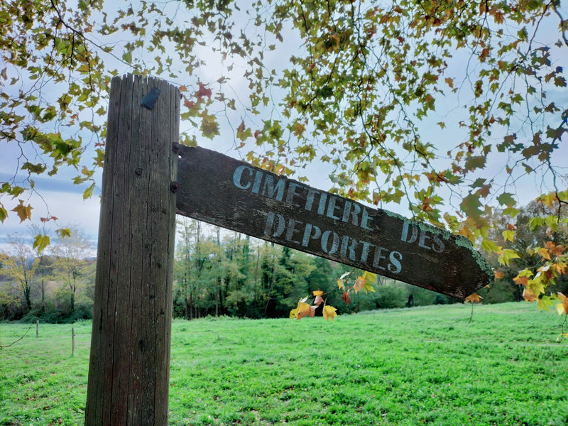 Gurs, camps de Gurs, panneau cimetière (64)