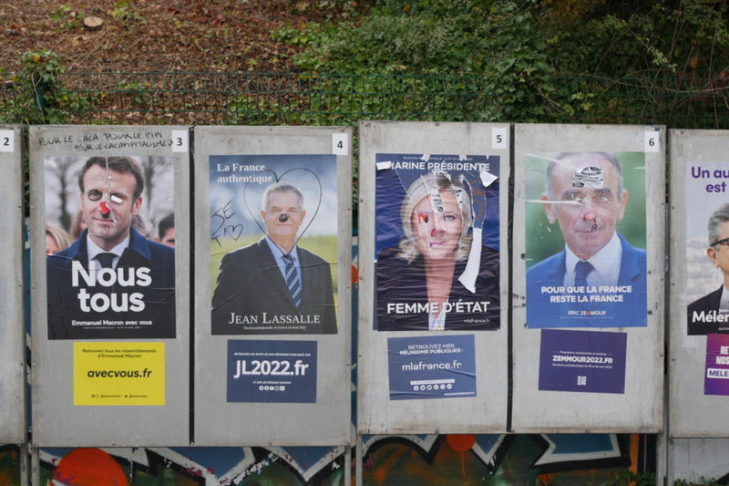 Les affiches des candidats restent rarement intactes très longtemps Hugo Murtas