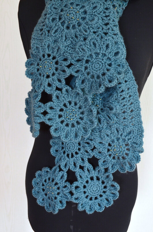 Echarpe fleurs bleues-crochet-La chouette bricole (4)