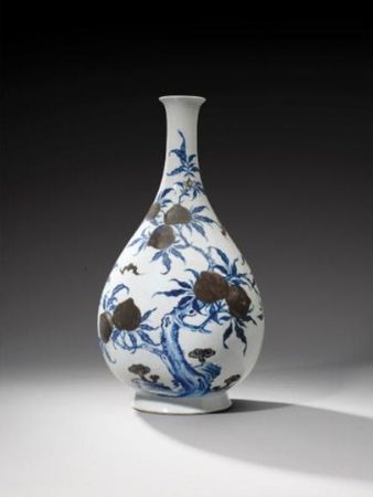 Vase_en_porcelaine_bleu_blanc_et_rouge_de_cuivre