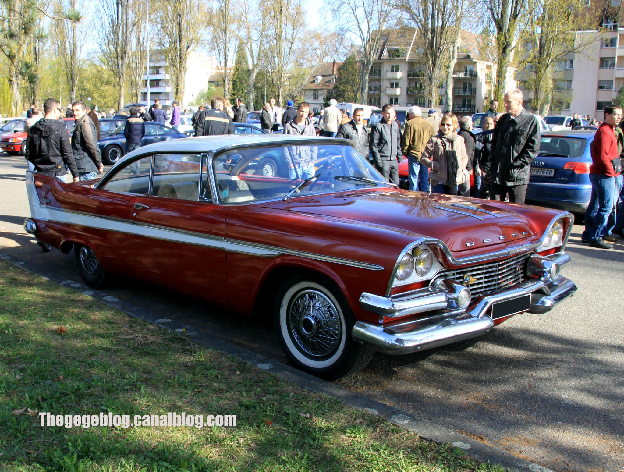 Dodge kingsway deluxe 2door coupé de 1958 (Retrorencard avril 2012) 01