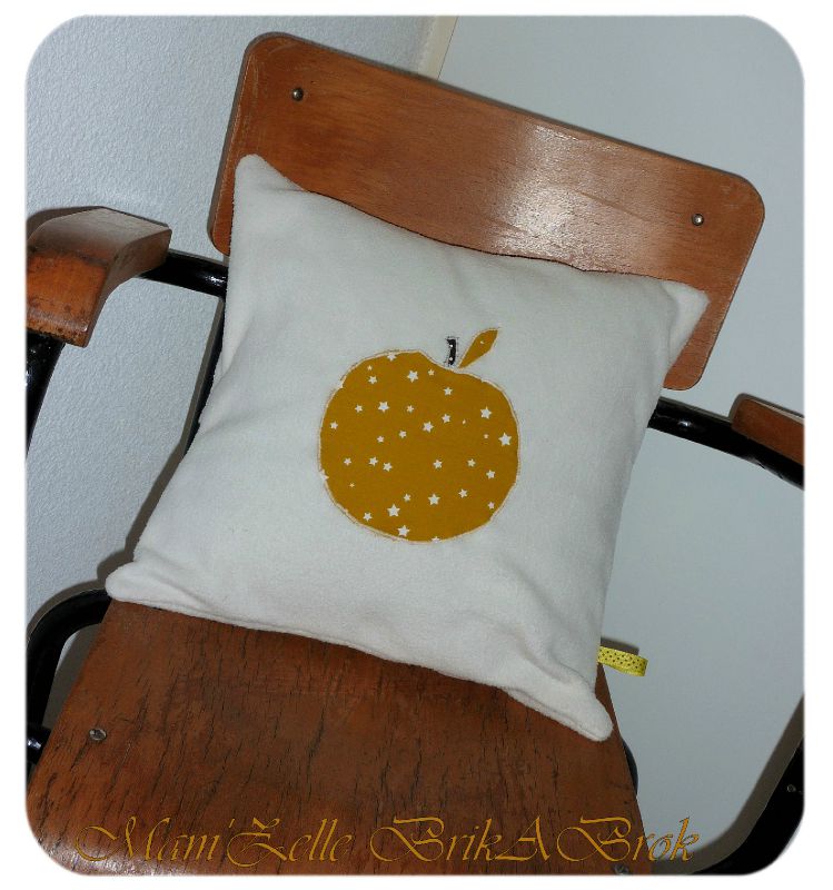 Coussin Pomme Etoilée Moutarde - VENDU