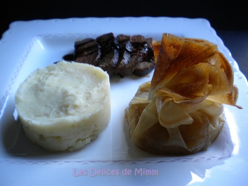 Magret de canard au miel, aumônière de pommes caramélisées et purée de panais 2