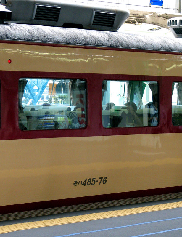 JR 485 Raichô, Osaka eki